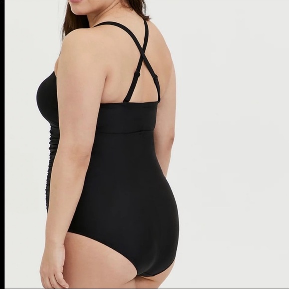 NEW torrid Black Lattice Ruched Wireless One-Piece Swimsuit 3X - Picture 3 of 11